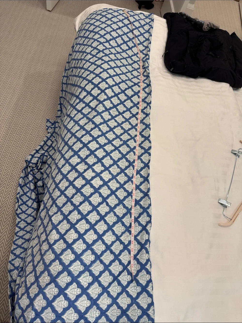 Roller Rabbit Blue and White Floral Scallop Fabric twin duvet cover. excellent!